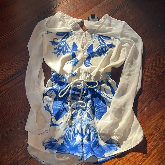 Style Stalker Women’s white and blue long sleeved romper Size XS - Picture 1 of 8